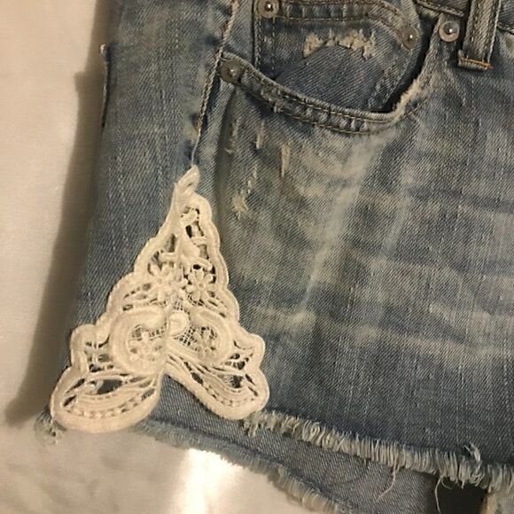 American Eagle Light Wash Crochet Jean Whisker Denim Shorts 8 - Picture 7 of 7